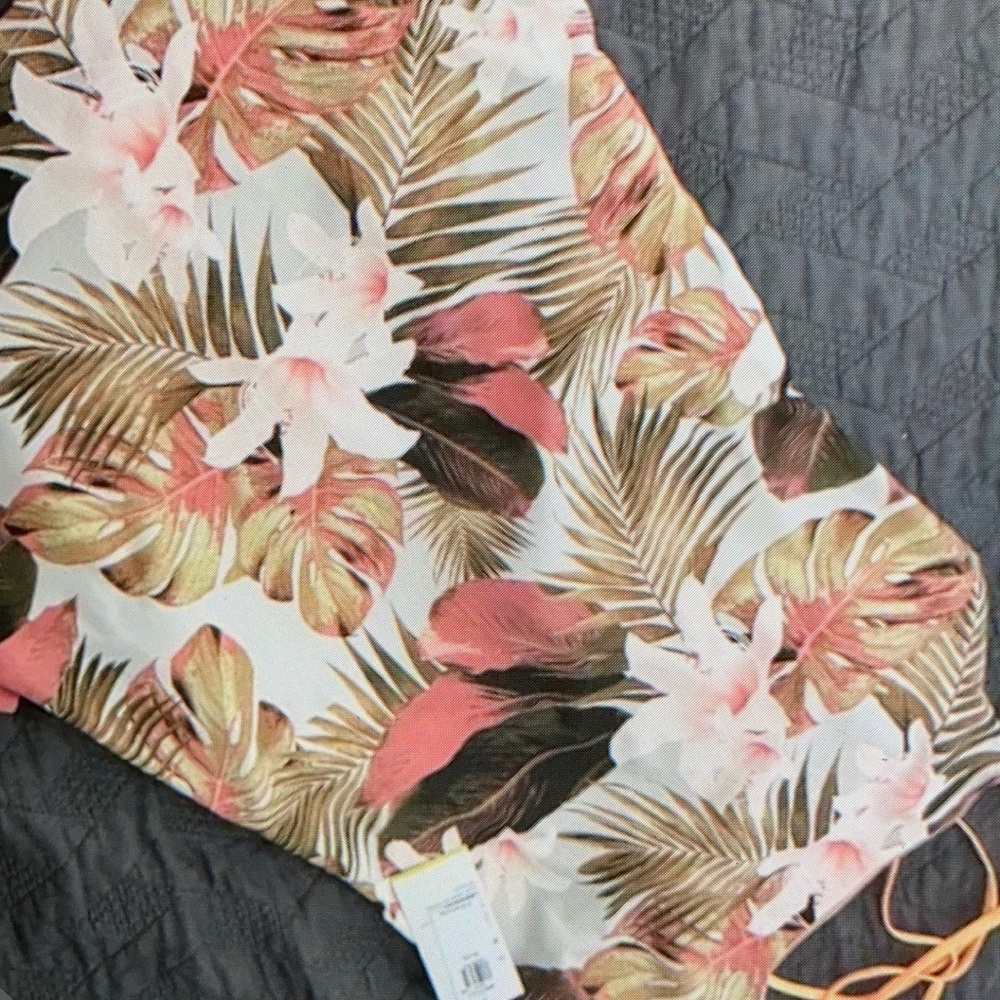 Features vibrant design style blouse